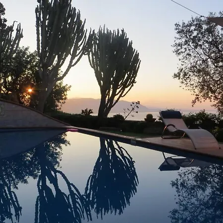 La Gabbianella Con Piscina Vietri